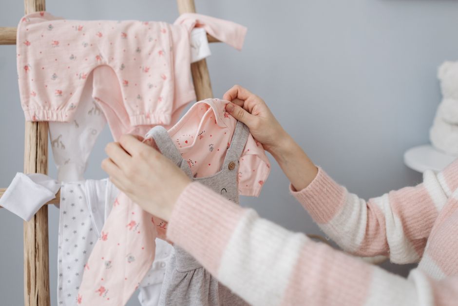 How to Organize Baby Clothes on a Budget