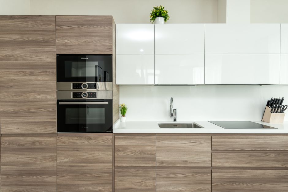 The Complete Guide to Oven Cleaning Tools: What You Actually Need for Sparkling Results
