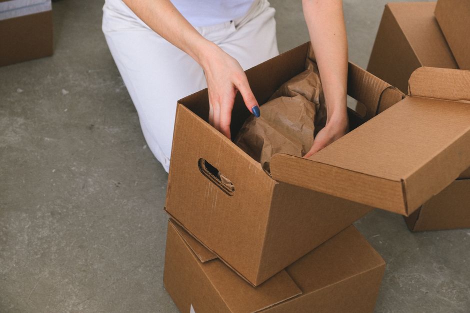 Clear vs. Opaque Moving Boxes: What Actually Works When Unpacking