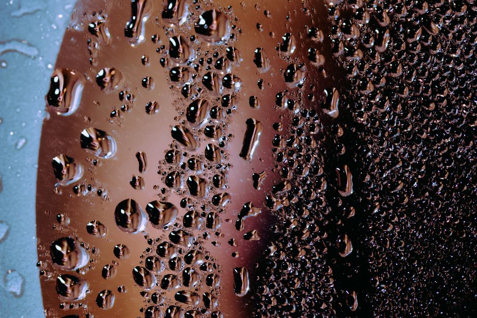 Why Your Stand Mixer Runs Wet: Humidity, Condensation, and What Moisture Does Inside the Machine