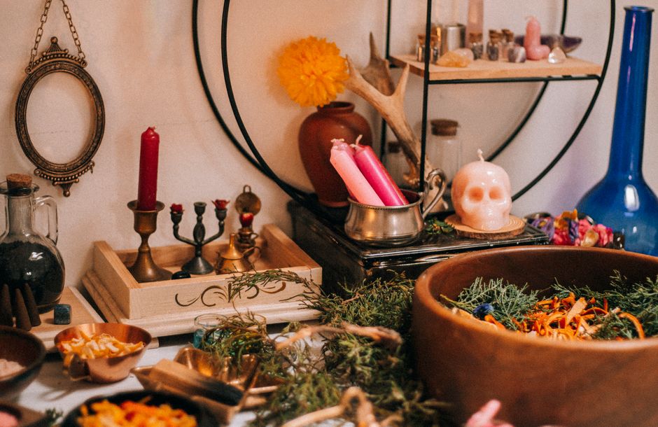 How to Organize Seasonal Items to Maximize Space in Small Homes