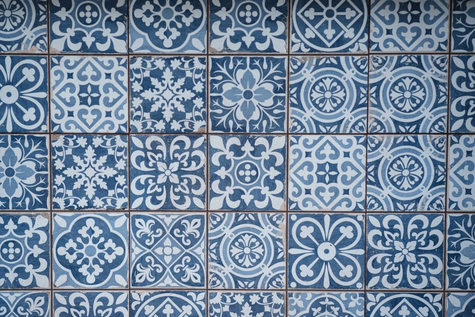 Does Vinegar Really Clean Ceramic and Porcelain Tile? What the Chemistry Actually Does