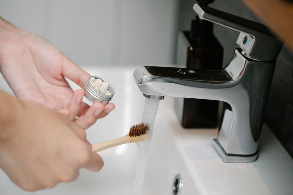 How to Reduce Plastic in Your Bathroom: A Complete Guide to a Sustainable Routine