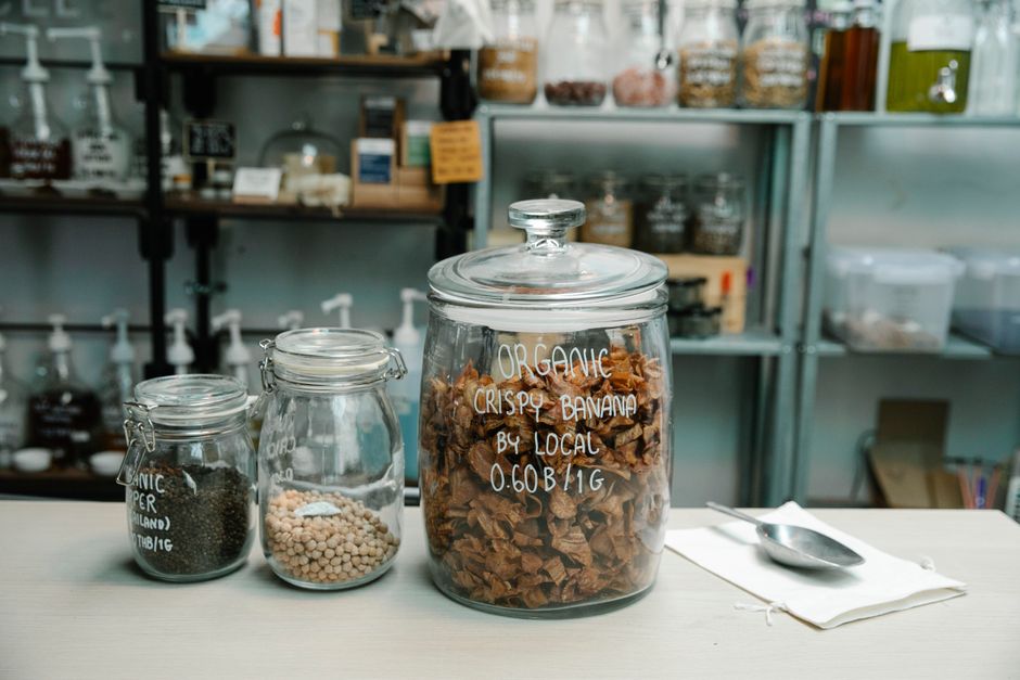 The Complete Guide to Plastic-Free Grocery Shopping: Systems, Swaps, and Realistic Reductions