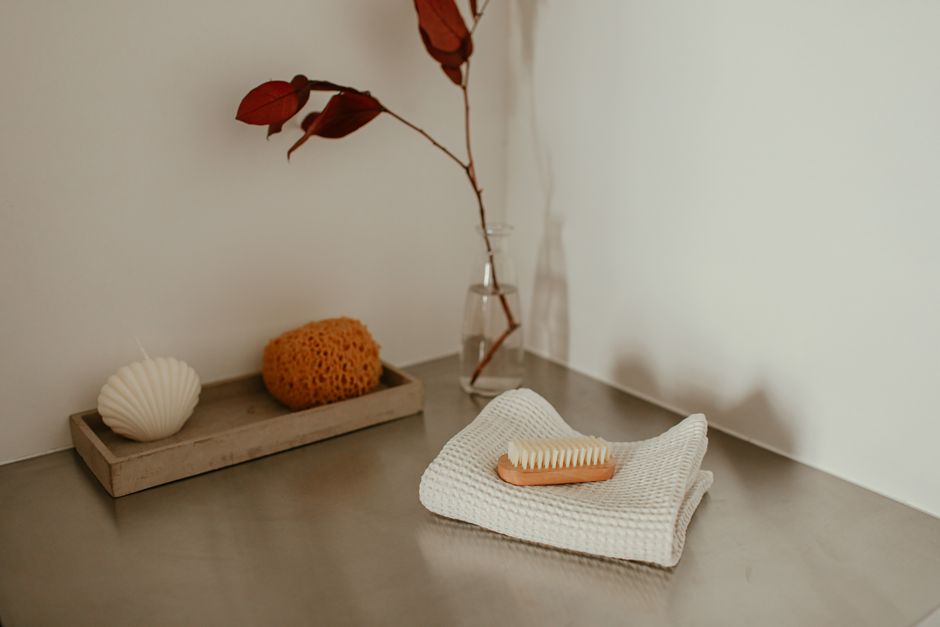Why Wax Residue Comes Back: How Sponges, Brushes, and Cloths Change What Happens