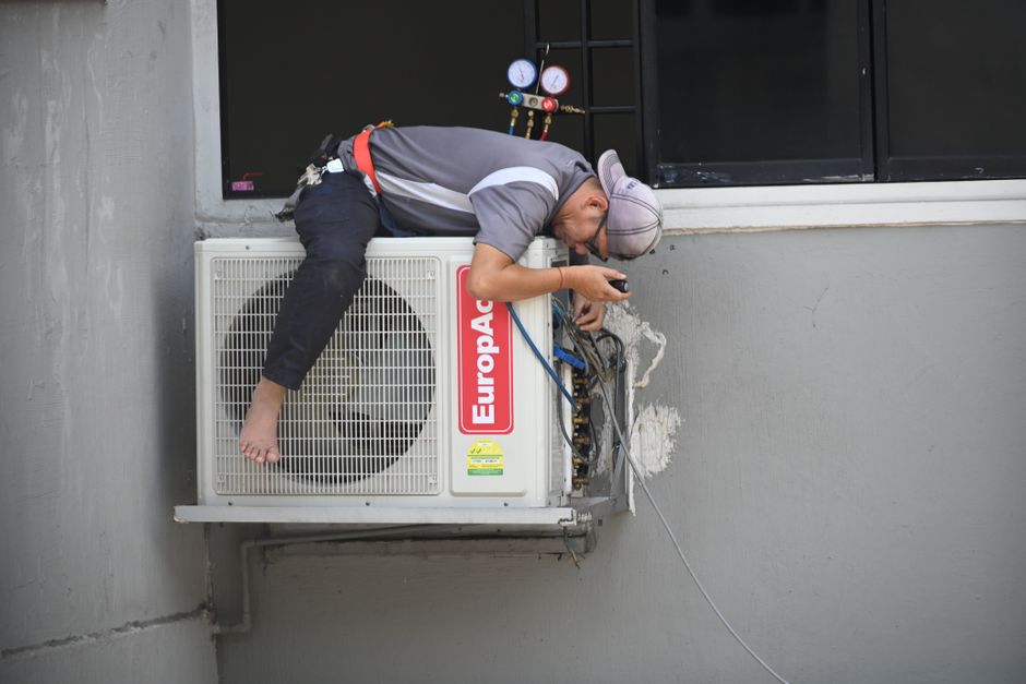 7 Warning Signs Your Air Conditioner Needs Professional Repair