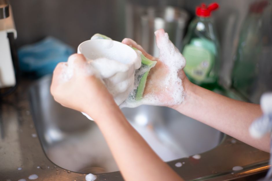 Why Dish Detergent Works Better Than Water Alone on Greasy Cutting Boards