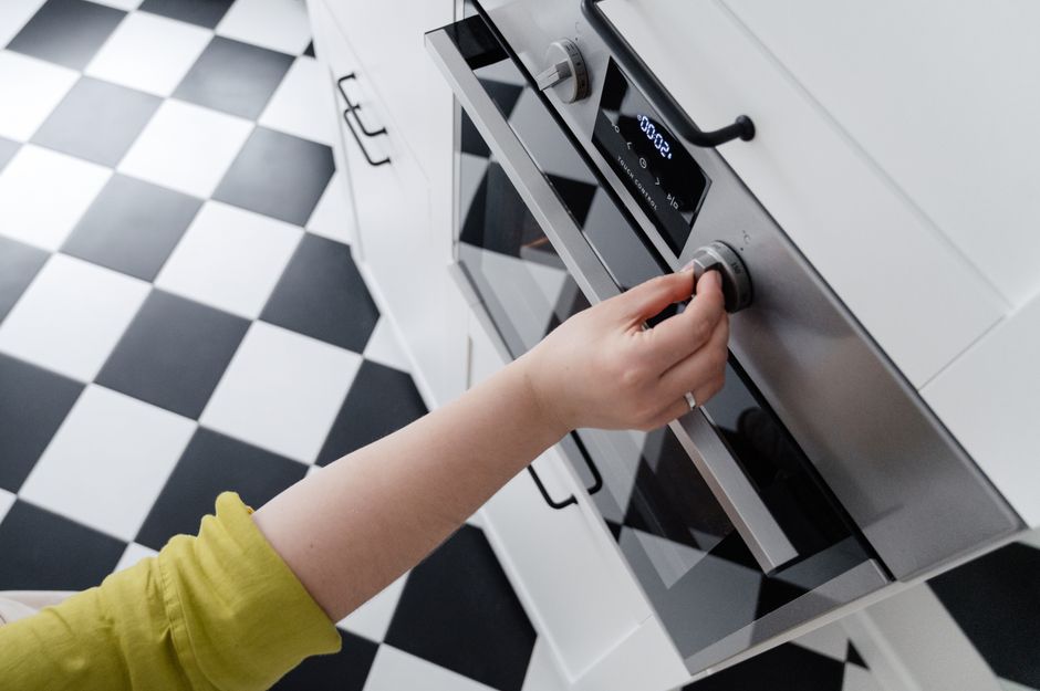How a Steam Oven Turns Electricity Into Steam (and Why That Matters for Cooking)