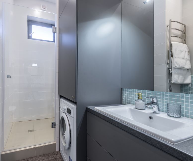 How to Organize a Small Bathroom Without Renovating
