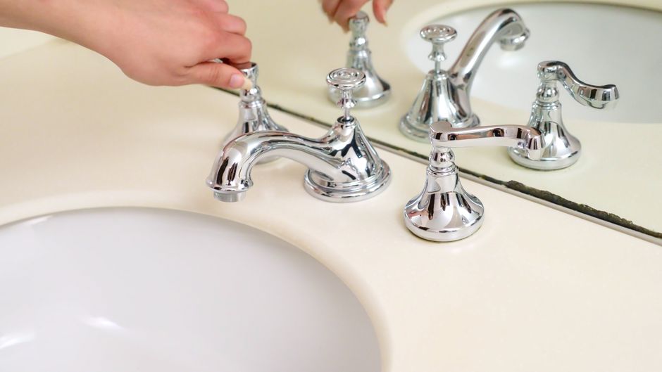 Natural Bathroom Appliance Cleaning: How to Banish Odors and Mineral Buildup Without Harsh Chemicals