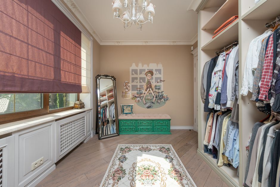 How to Organize a Bedroom Closet That Always Overflows
