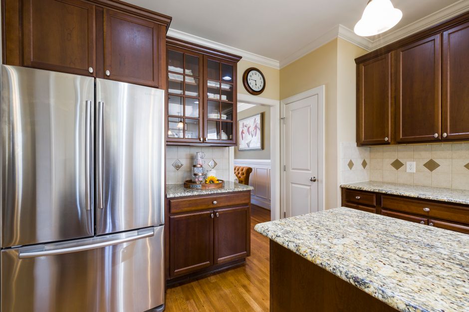 Choosing Abrasives for Kitchen Cabinets: Grit Logic for Refinishing Wood Fixtures