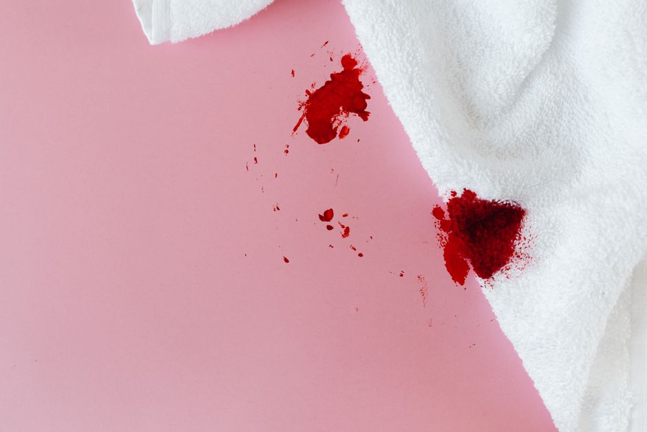 Why Tannin Stains Darken as They Dry — and Why Bleach Makes Them Worse