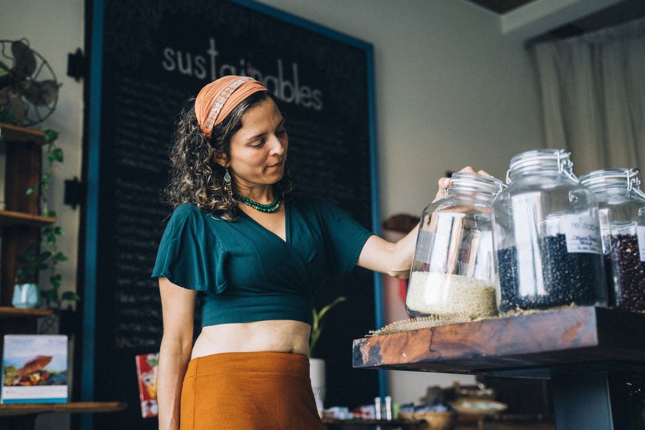 Sustainable Pet Food on a Budget: A Renters Guide to Low-Waste Choices