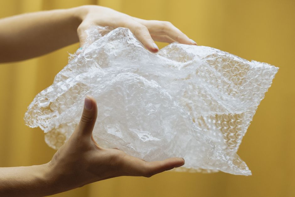 Beeswax Wraps Versus Plastic Wrap: When Does Reuse Actually Change the Equation?