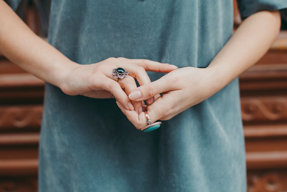 How to Wear and Clean Jewelry Without Skin Irritation: A Complete Guide for Allergy Sufferers