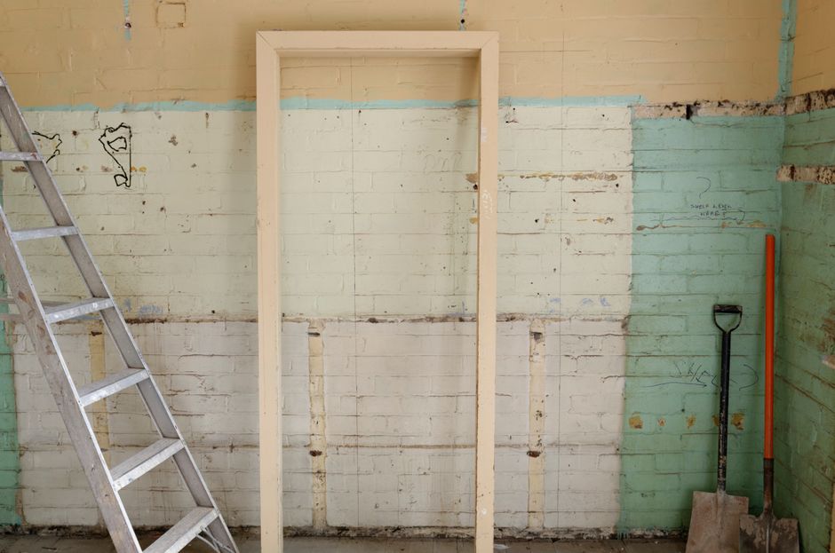 Bathroom DIY Repairs: Know When to Fix It Yourself and When to Call a Pro