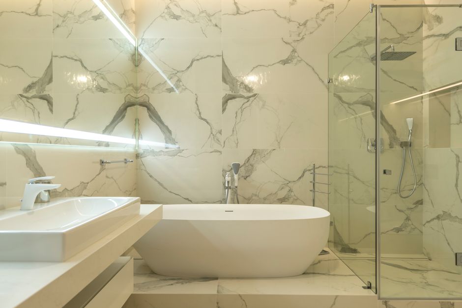 How to Remove Tough Shower and Bathtub Stains Without Damaging the Surface