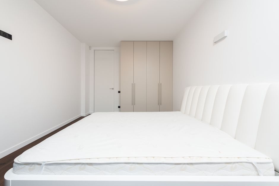 How to Clean a Mattress When You Rent: A Safe, Lease-Friendly Guide