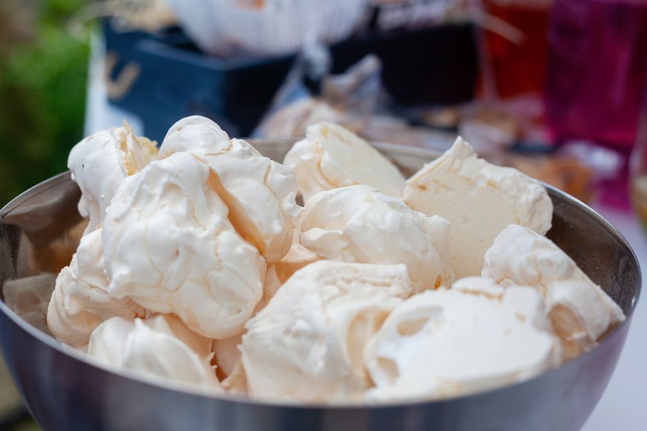 Why Meringue Deflates: How Air, Sugar, and Protein Structure Control Egg Foam Stability