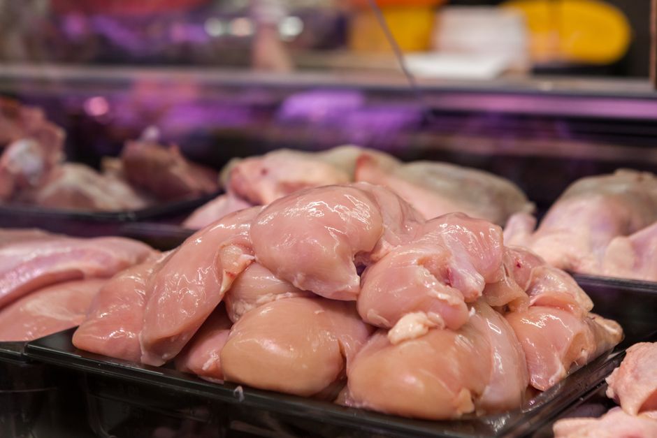 Why Raw Chicken Juice Spreading Across Your Counter Is a Problem Beyond the Visible Drops