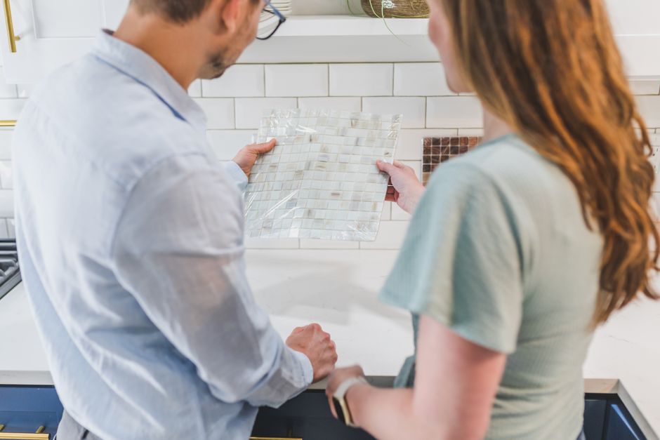 DIY vs. Hiring a Pro for Kitchen Renovation: A Practical Decision Guide
