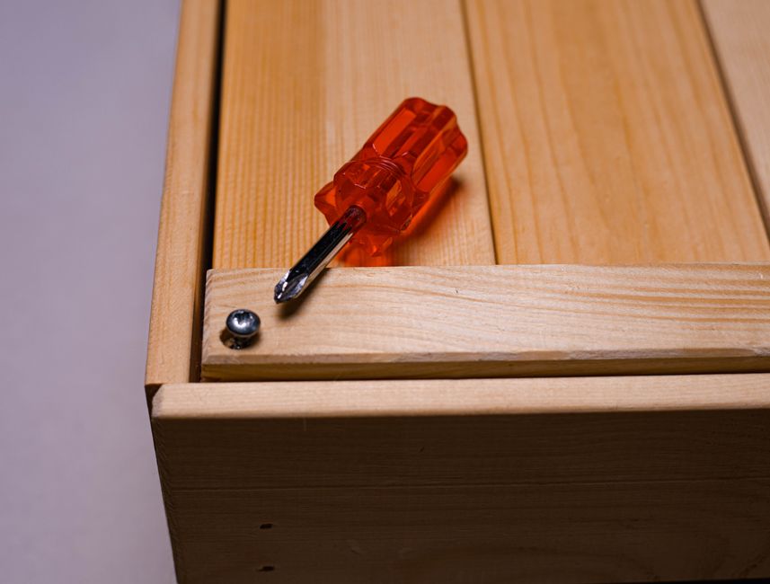 Hinge Screws That Keep Pulling Out: Why the Wood Fails Before the Screw Does