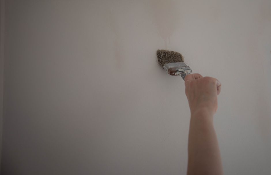 Renter-Proof Wall Makeovers: Damage-Free Techniques and Temporary Treatments