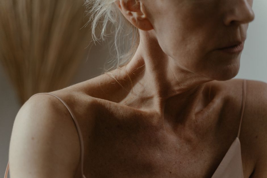 How to Prevent and Treat Tech Neck Wrinkles: A Complete Skin and Posture Care Guide