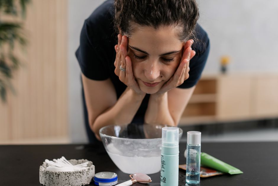 How to Choose the Right Gentle Face Wash for Sensitive Skin: A Complete Guide