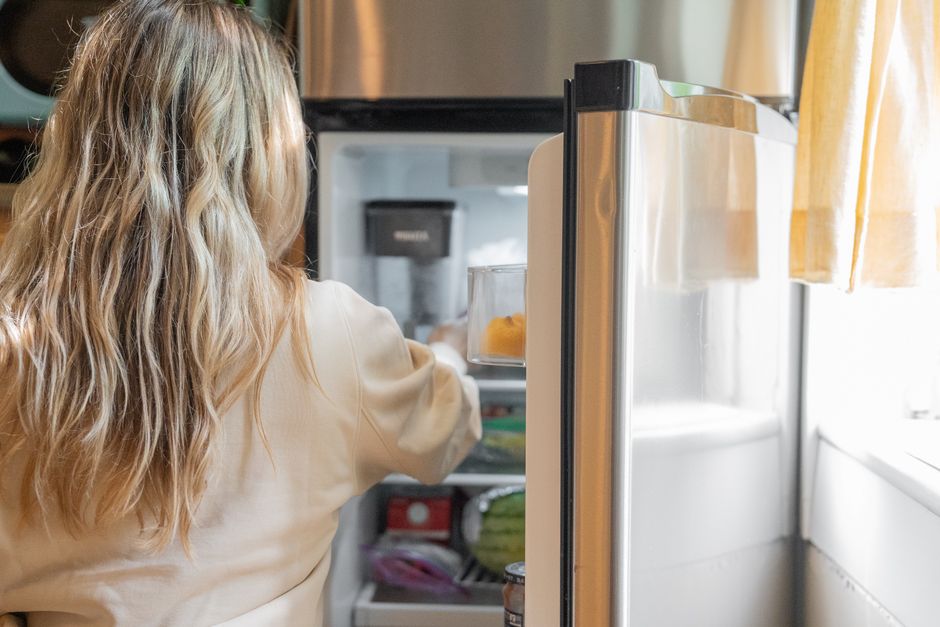 How to Save Energy by Replacing Your Refrigerator Water Filter