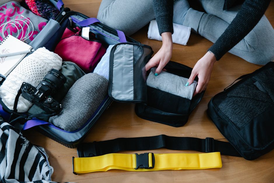 Vertical Folding vs. Rolling: Choosing a Clothing Storage Method That Survives an Unchanged Rental