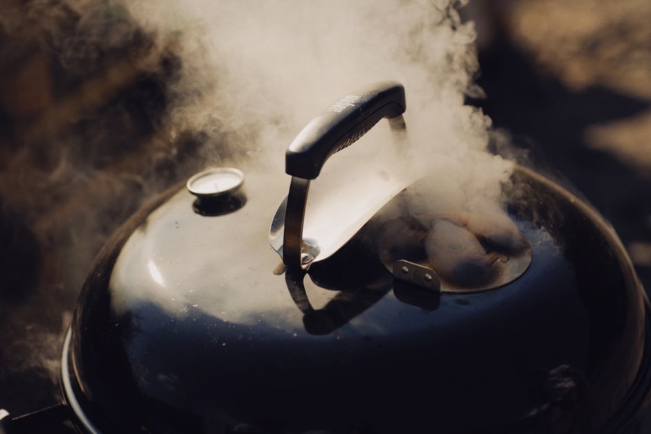 Does a Covered Electric Grill Really Sear Better? How Lid Position Changes Heat, Air, and Results