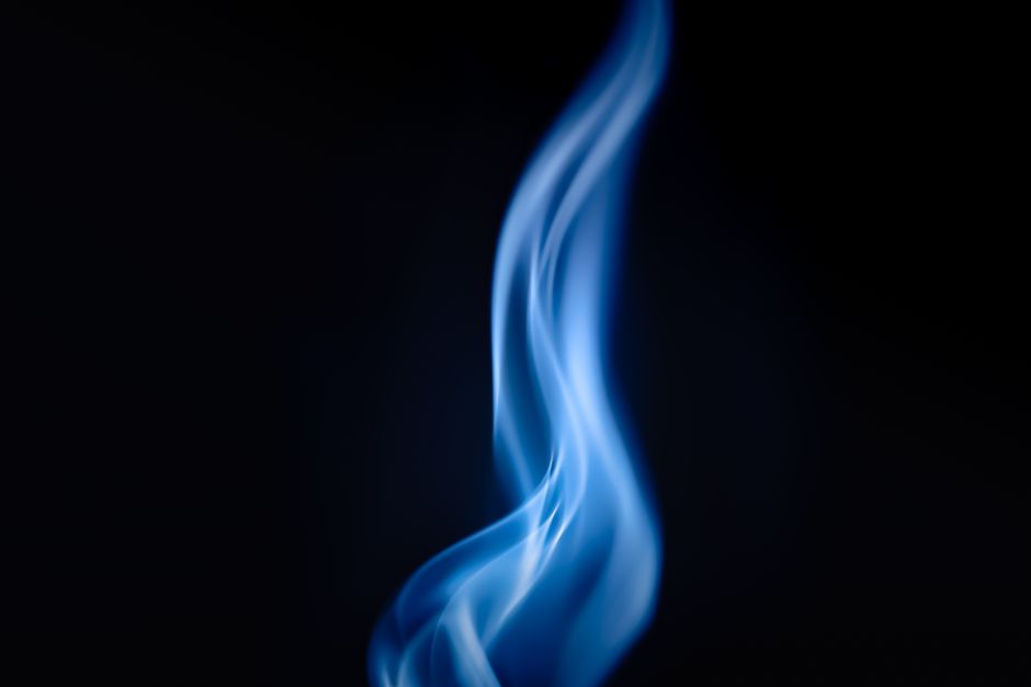 Why Gas Dryers Use a Flame but Still Tumble Gently: The Design Logic Behind Heat, Airflow, and Safety