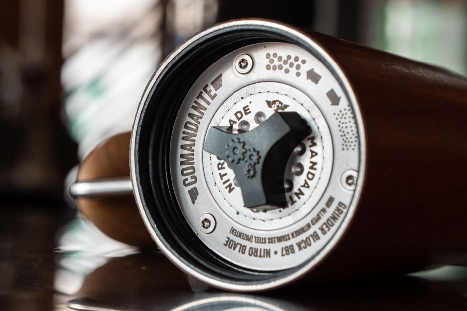 Burr vs. Blade Coffee Grinders: Why Particle Shape Changes What You Taste