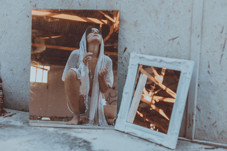 Why Your Mirror or Picture Keeps Falling: A Practical Troubleshooting Guide