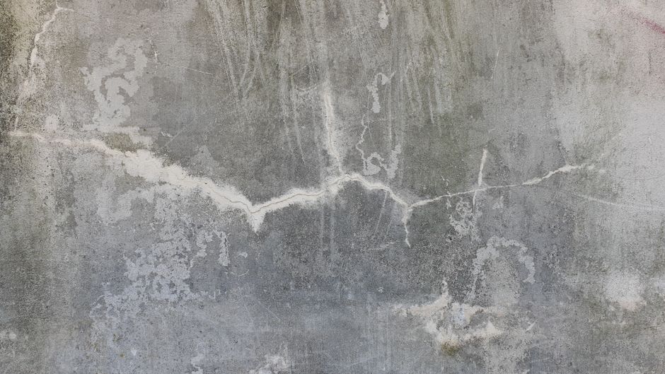Why Is My Caulk Cracking and Peeling? A Homeowner's Troubleshooting Guide
